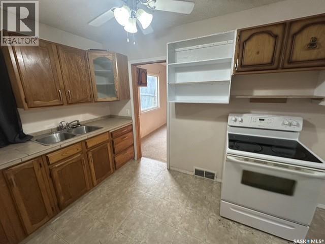 310 High Street W, Moose Jaw, SK - Indoor Photo Showing Kitchen With Double Sink