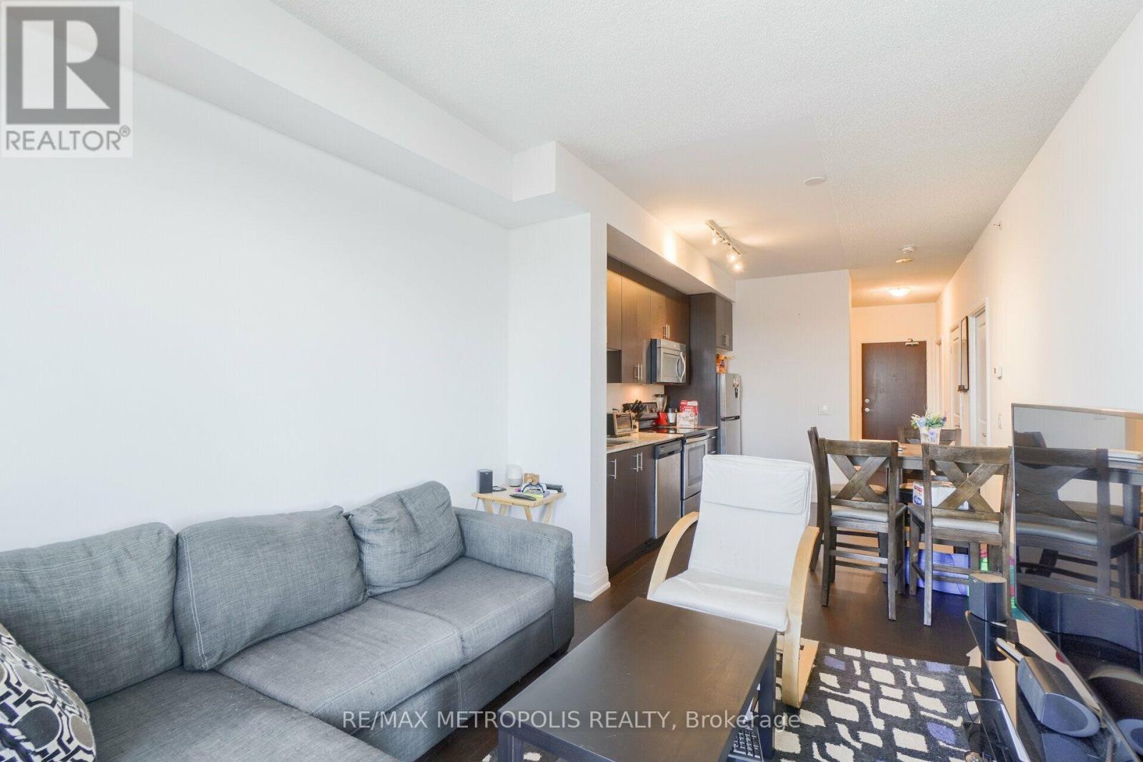816 - 9582 Markham Road, Markham, ON - Indoor Photo Showing Living Room