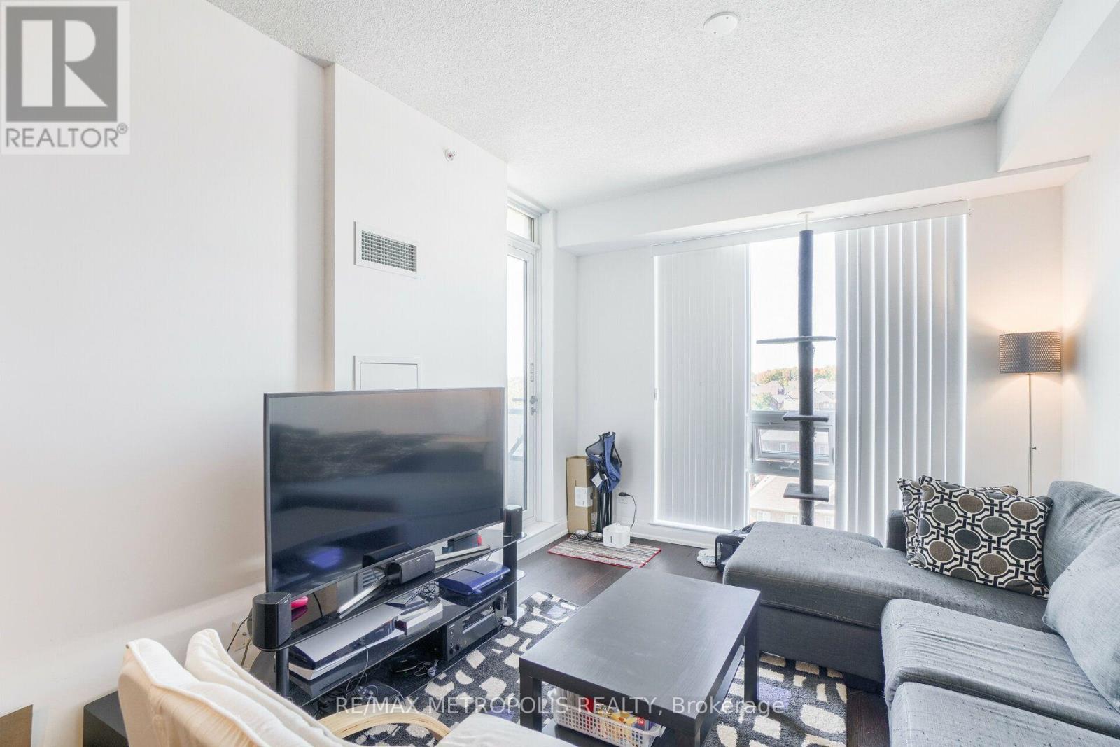 816 - 9582 Markham Road, Markham, ON - Indoor Photo Showing Living Room