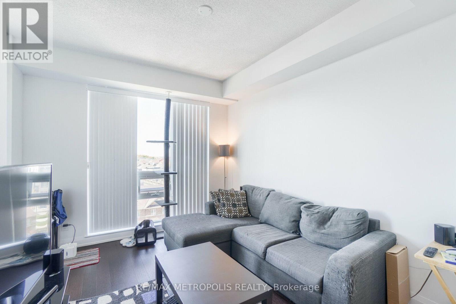 816 - 9582 Markham Road, Markham, ON - Indoor Photo Showing Living Room