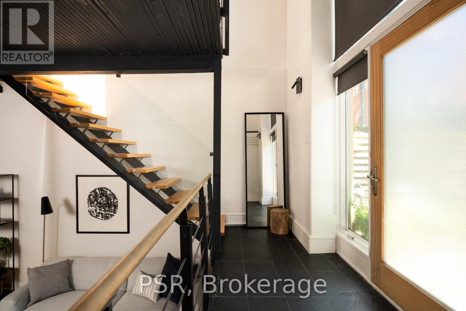8 - 20 Brockton Avenue, Toronto, ON - Indoor Photo Showing Other Room