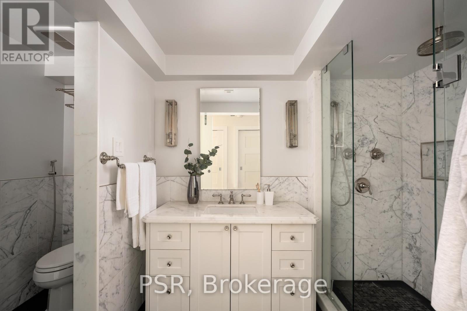 8 - 20 Brockton Avenue, Toronto, ON - Indoor Photo Showing Bathroom