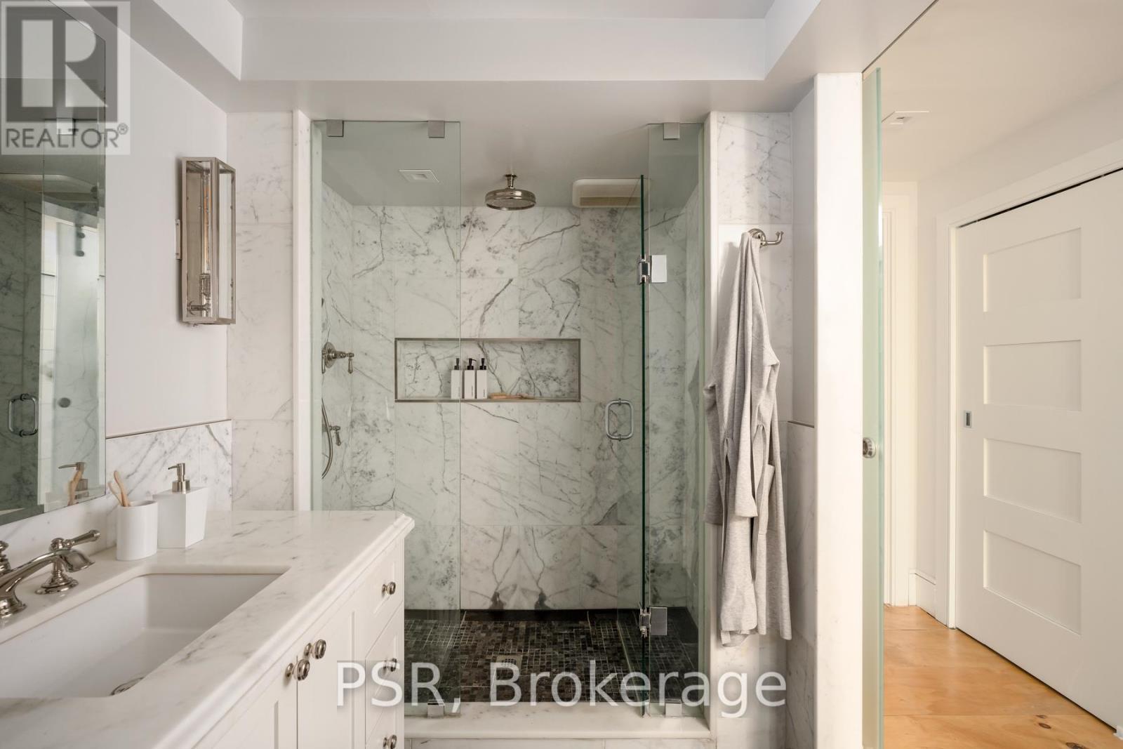 8 - 20 Brockton Avenue, Toronto, ON - Indoor Photo Showing Bathroom