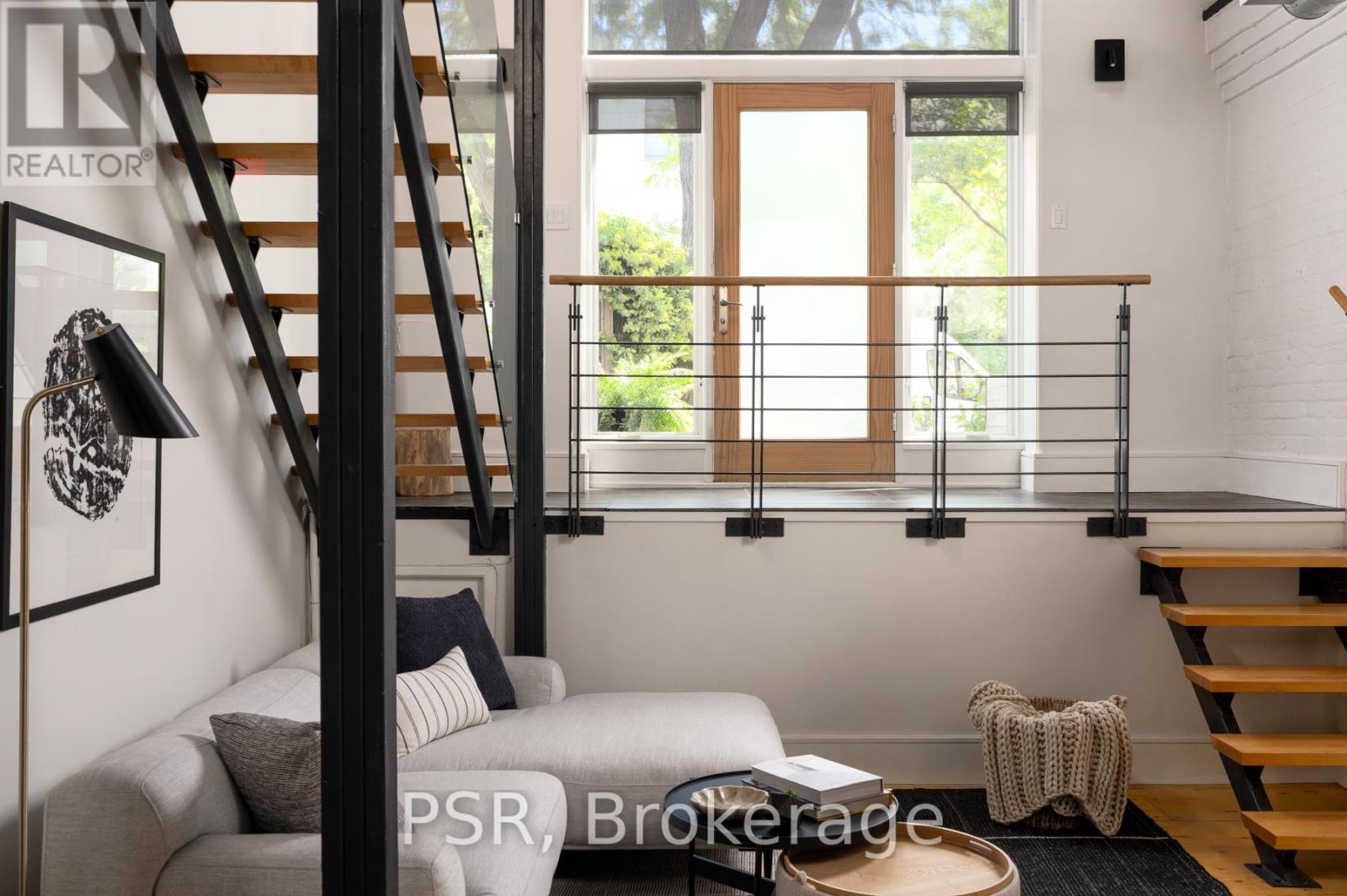 8 - 20 Brockton Avenue, Toronto, ON - Indoor Photo Showing Other Room
