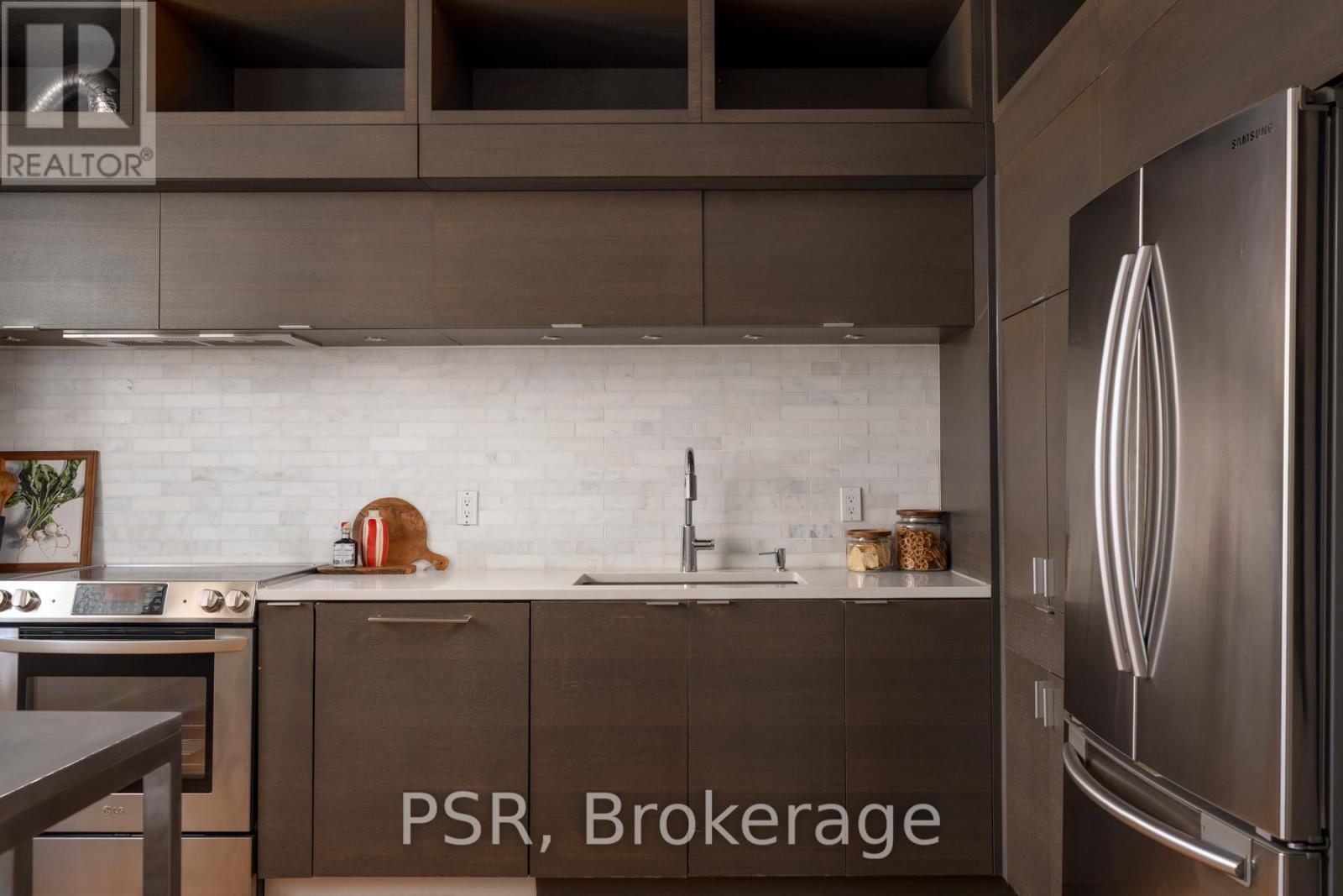 8 - 20 Brockton Avenue, Toronto, ON - Indoor Photo Showing Kitchen With Upgraded Kitchen