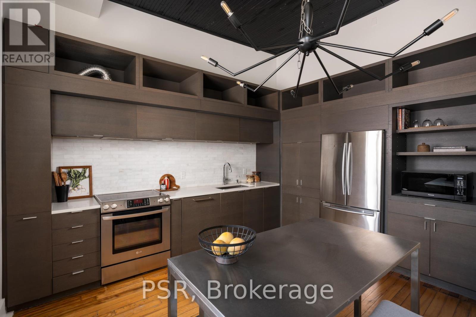 8 - 20 Brockton Avenue, Toronto, ON - Indoor Photo Showing Kitchen