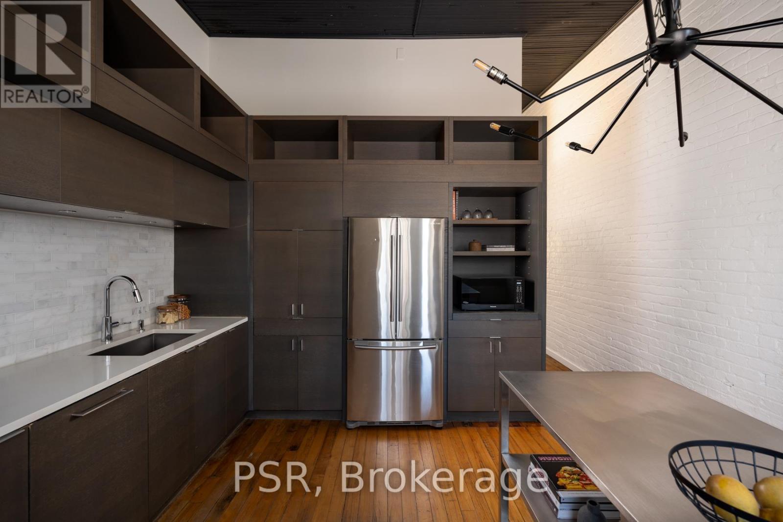 8 - 20 Brockton Avenue, Toronto, ON - Indoor Photo Showing Kitchen