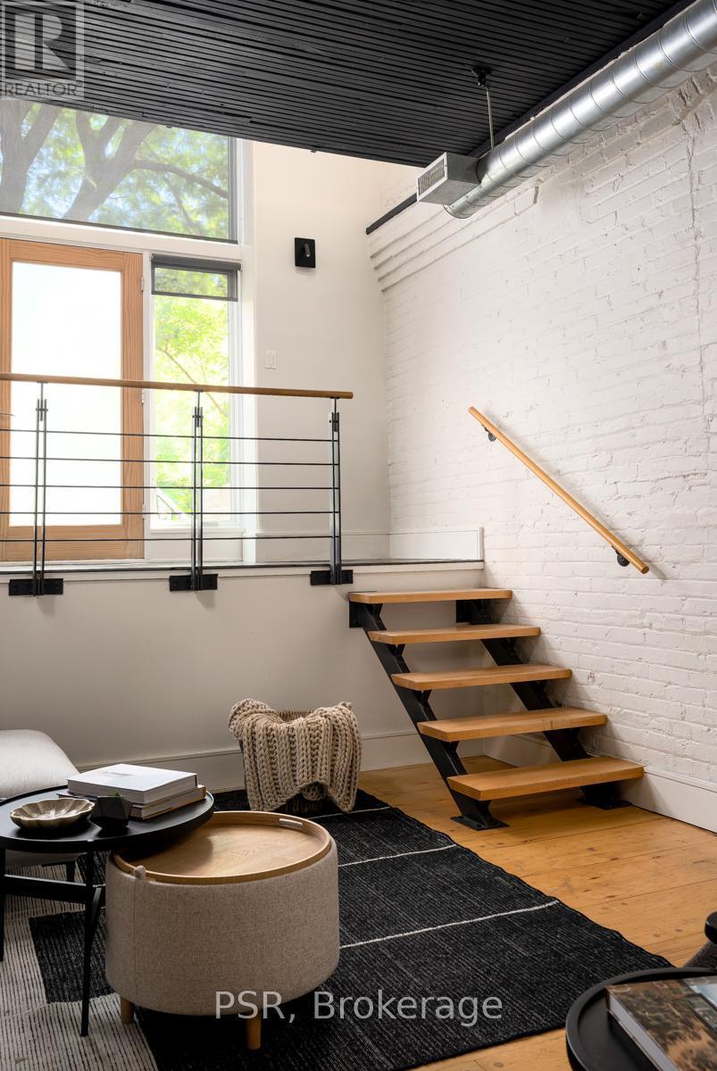 8 - 20 Brockton Avenue, Toronto, ON - Indoor Photo Showing Other Room