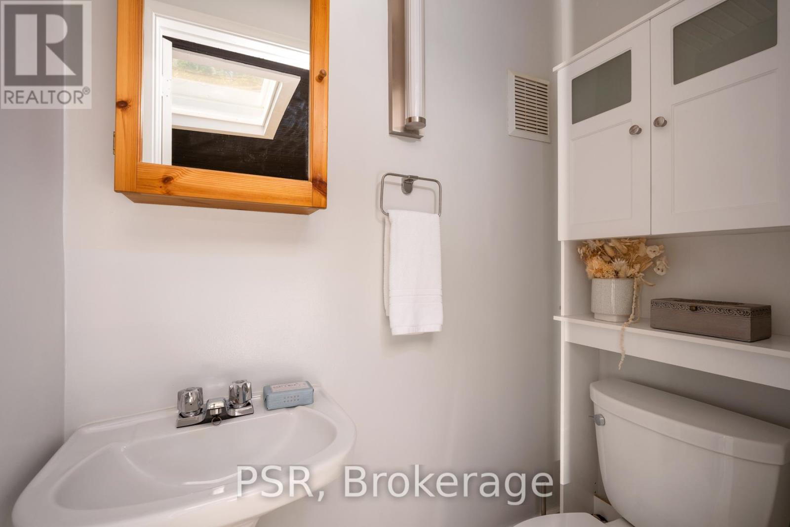 8 - 20 Brockton Avenue, Toronto, ON - Indoor Photo Showing Bathroom