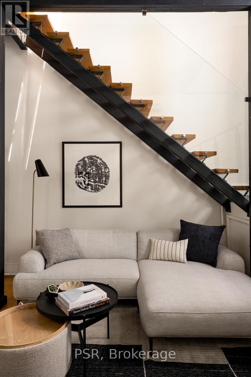 8 - 20 Brockton Avenue, Toronto, ON - Indoor Photo Showing Living Room