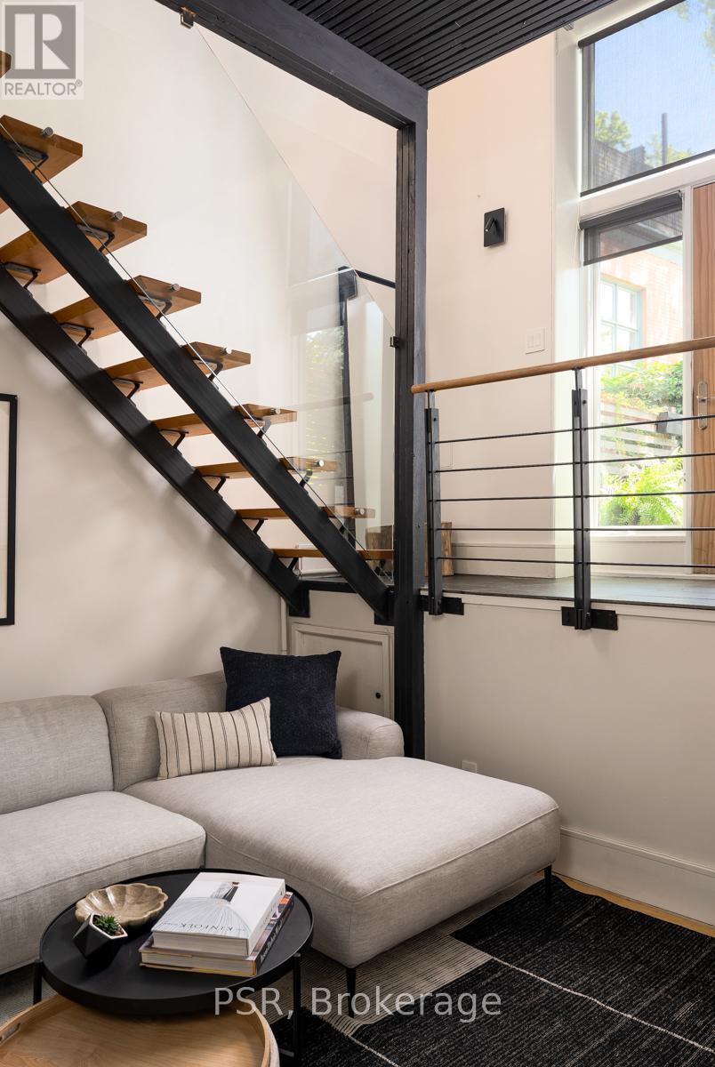 8 - 20 Brockton Avenue, Toronto, ON - Indoor Photo Showing Other Room