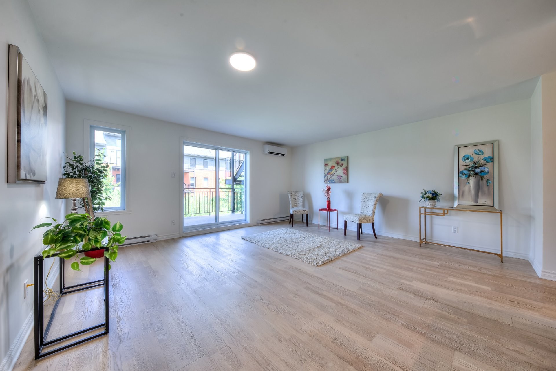 Living Room - 3-225 Boul. Bouchard, Dorval, QC - Indoor