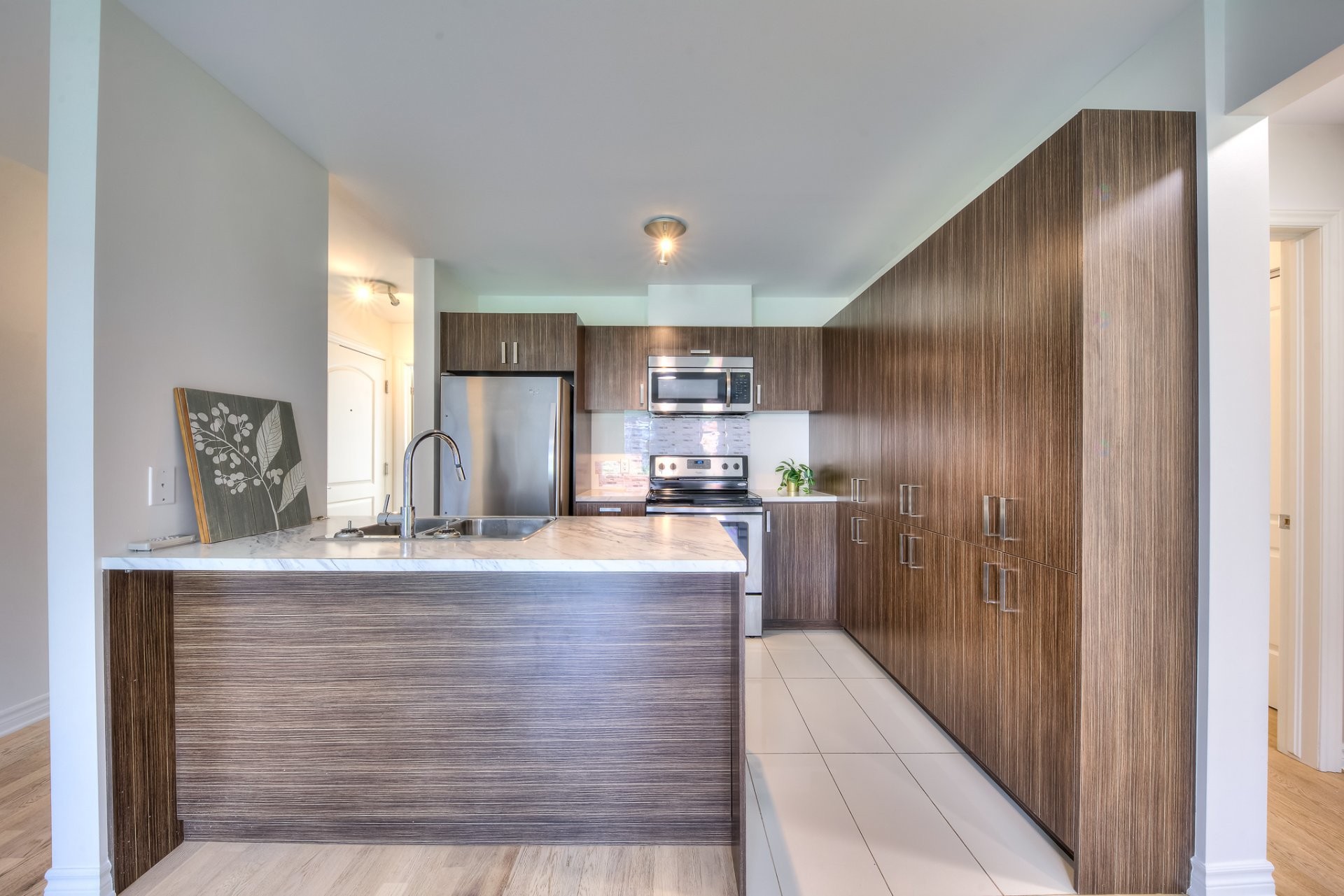 Kitchen - 3-225 Boul. Bouchard, Dorval, QC - Indoor Photo Showing Kitchen With Double Sink