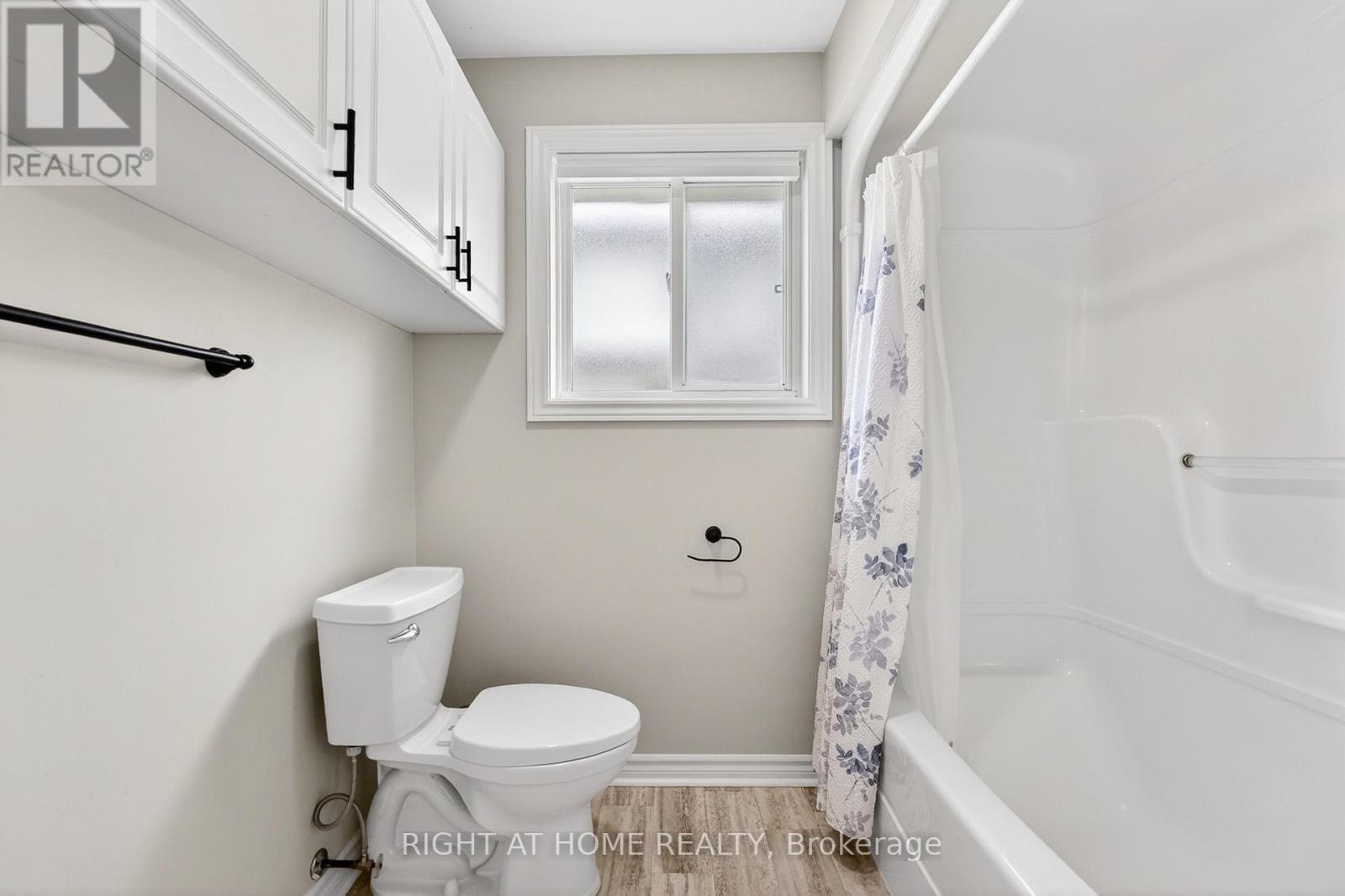 5524 Fraser Street, Niagara Falls, ON - Indoor Photo Showing Bathroom