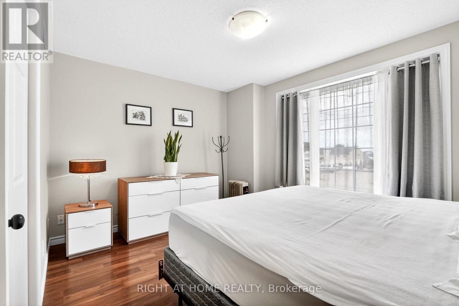 5524 Fraser Street, Niagara Falls, ON - Indoor Photo Showing Bedroom