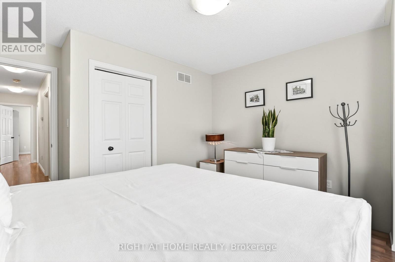 5524 Fraser Street, Niagara Falls, ON - Indoor Photo Showing Bedroom