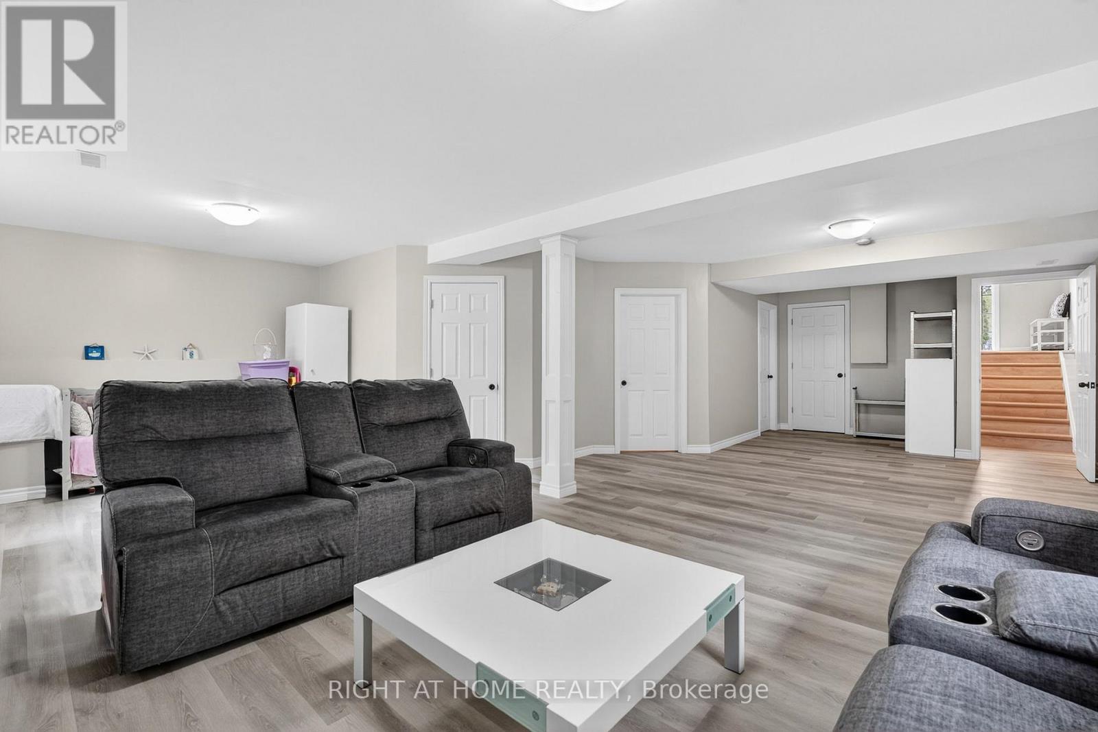 5524 Fraser Street, Niagara Falls, ON - Indoor Photo Showing Living Room