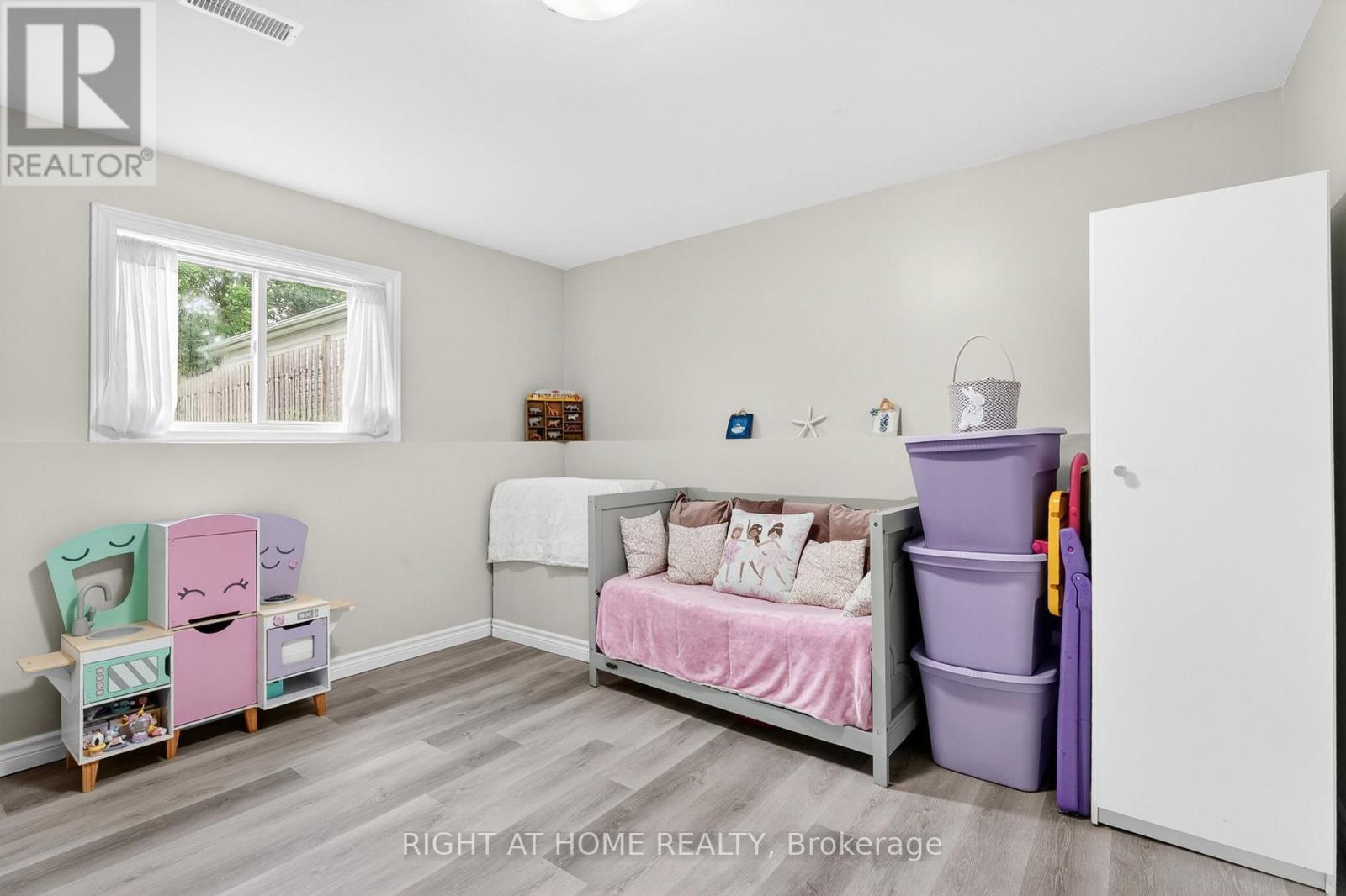 5524 Fraser Street, Niagara Falls, ON - Indoor Photo Showing Bedroom