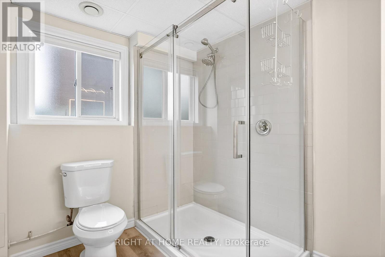 5524 Fraser Street, Niagara Falls, ON - Indoor Photo Showing Bathroom