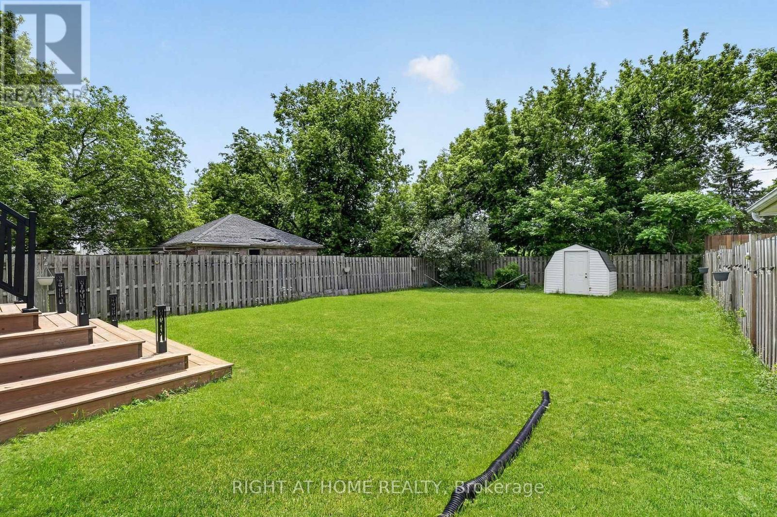 5524 Fraser Street, Niagara Falls, ON - Outdoor With Backyard