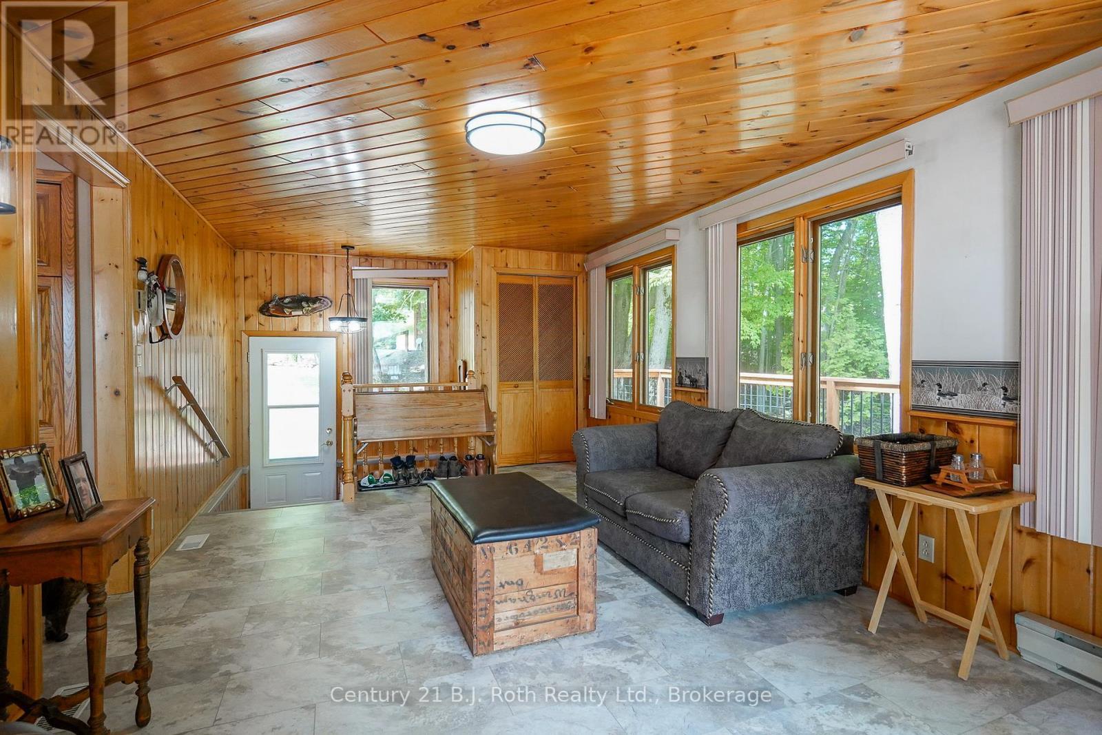169 Odd'S Drive, Parry Sound Remote Area (Restoule), ON - Indoor Photo Showing Living Room