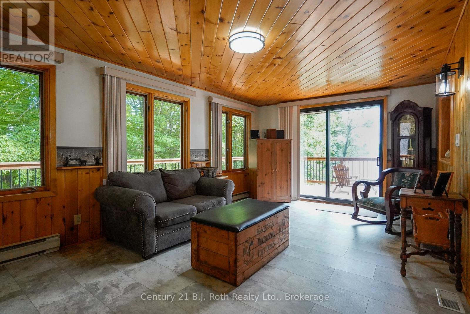 169 Odd'S Drive, Parry Sound Remote Area (Restoule), ON - Indoor Photo Showing Living Room