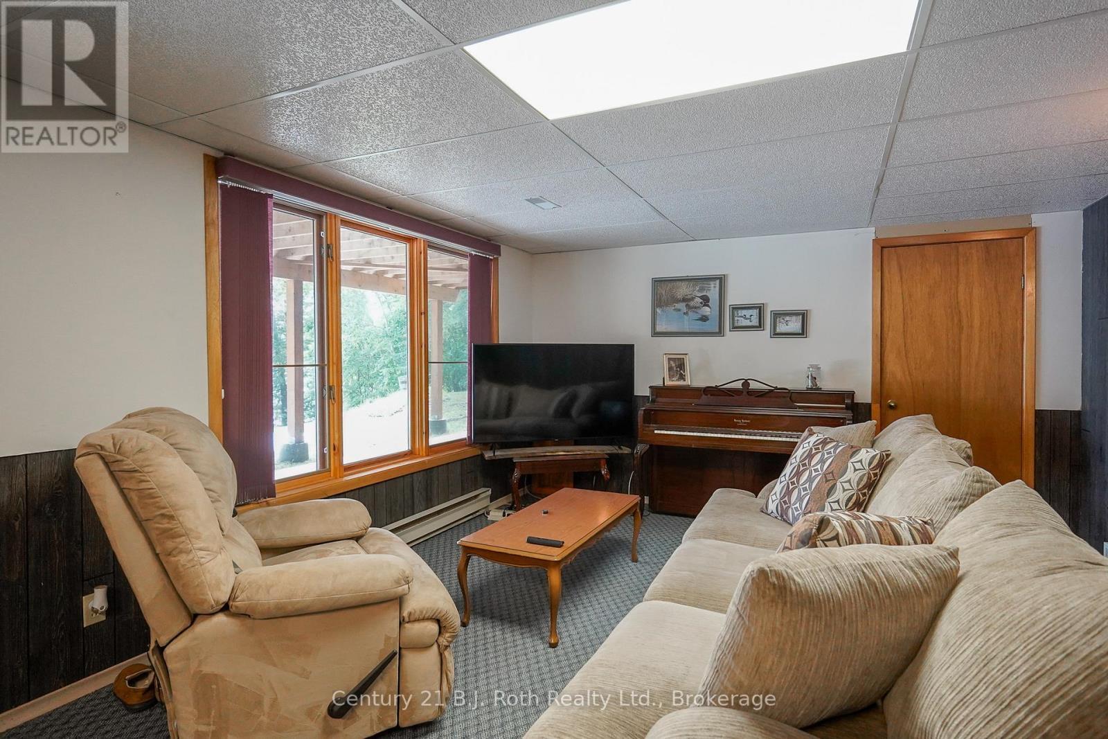 169 Odd'S Drive, Parry Sound Remote Area (Restoule), ON - Indoor Photo Showing Living Room