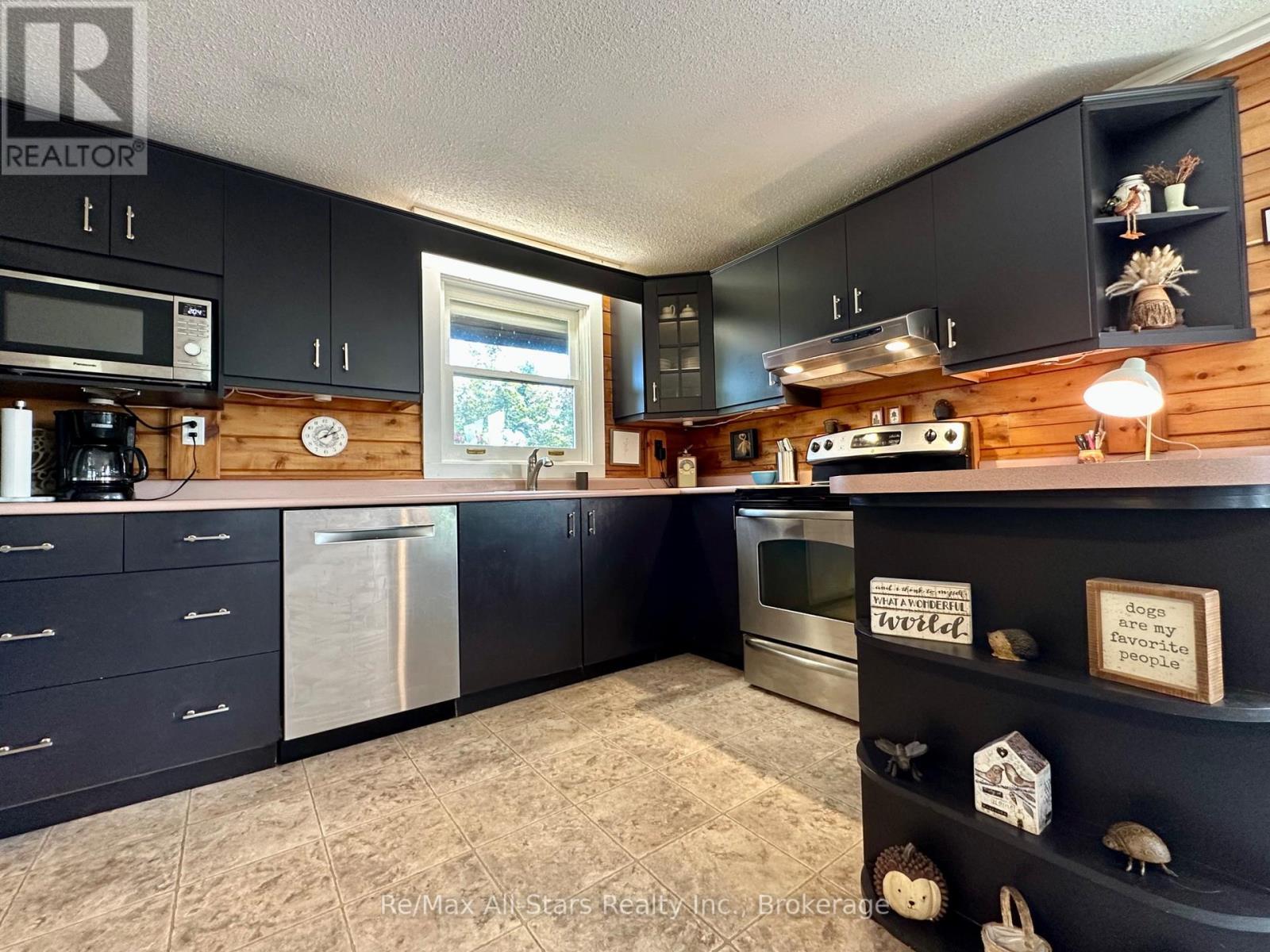50 Reid Street, Kawartha Lakes (Bobcaygeon), ON - Indoor Photo Showing Kitchen With Stainless Steel Kitchen