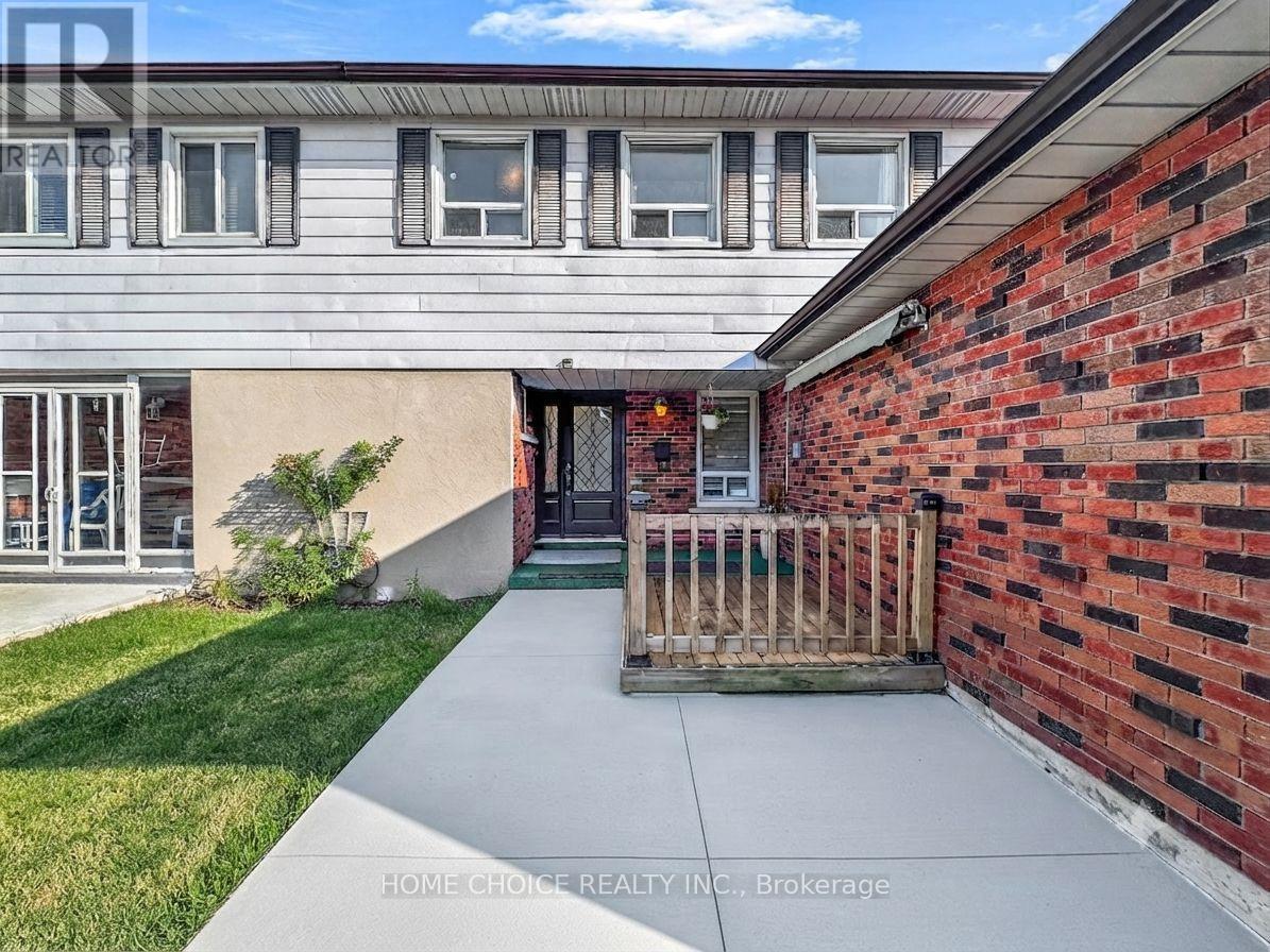 38 Robbinstone Drive, Toronto, ON - Outdoor