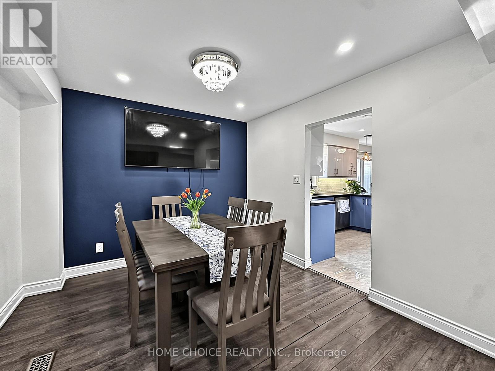 38 Robbinstone Drive, Toronto, ON - Indoor Photo Showing Dining Room