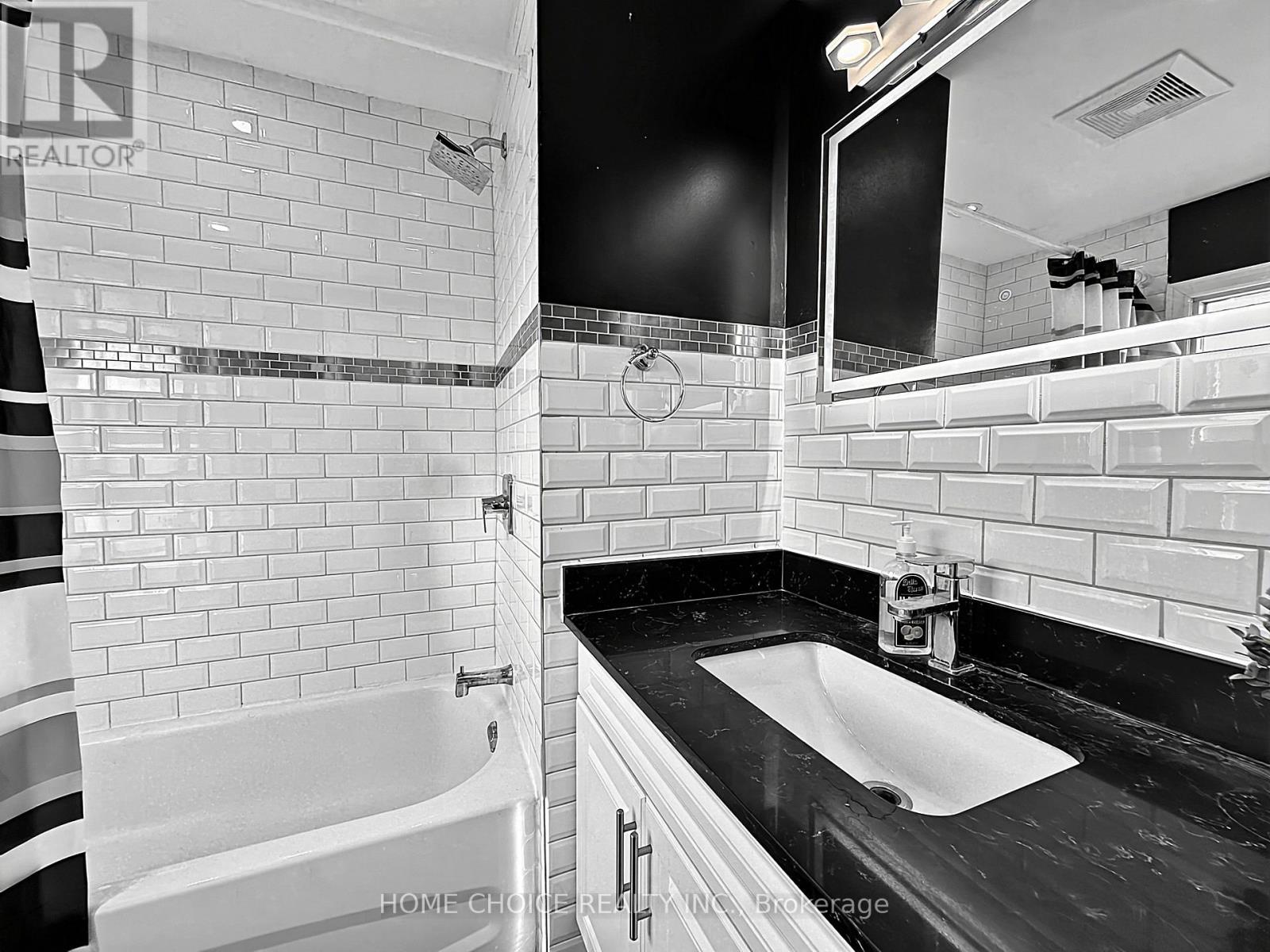 38 Robbinstone Drive, Toronto, ON - Indoor Photo Showing Bathroom