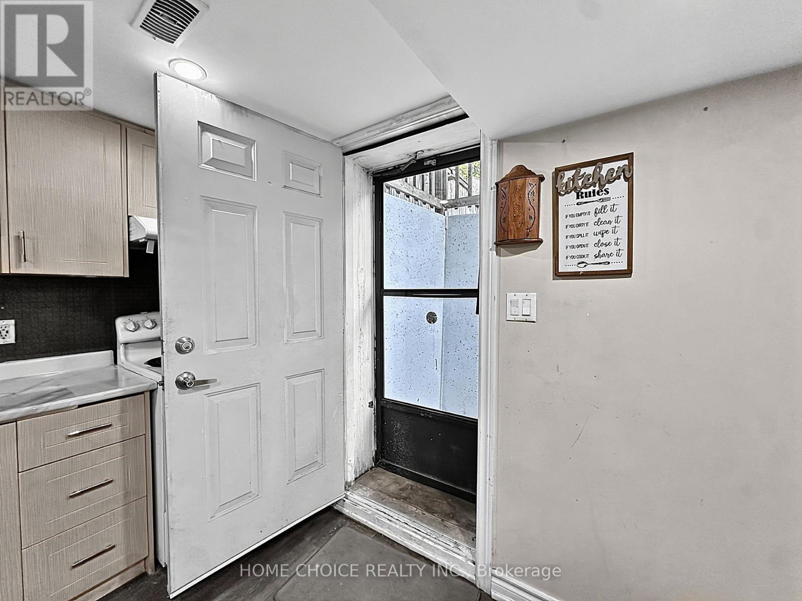 38 Robbinstone Drive, Toronto, ON - Indoor