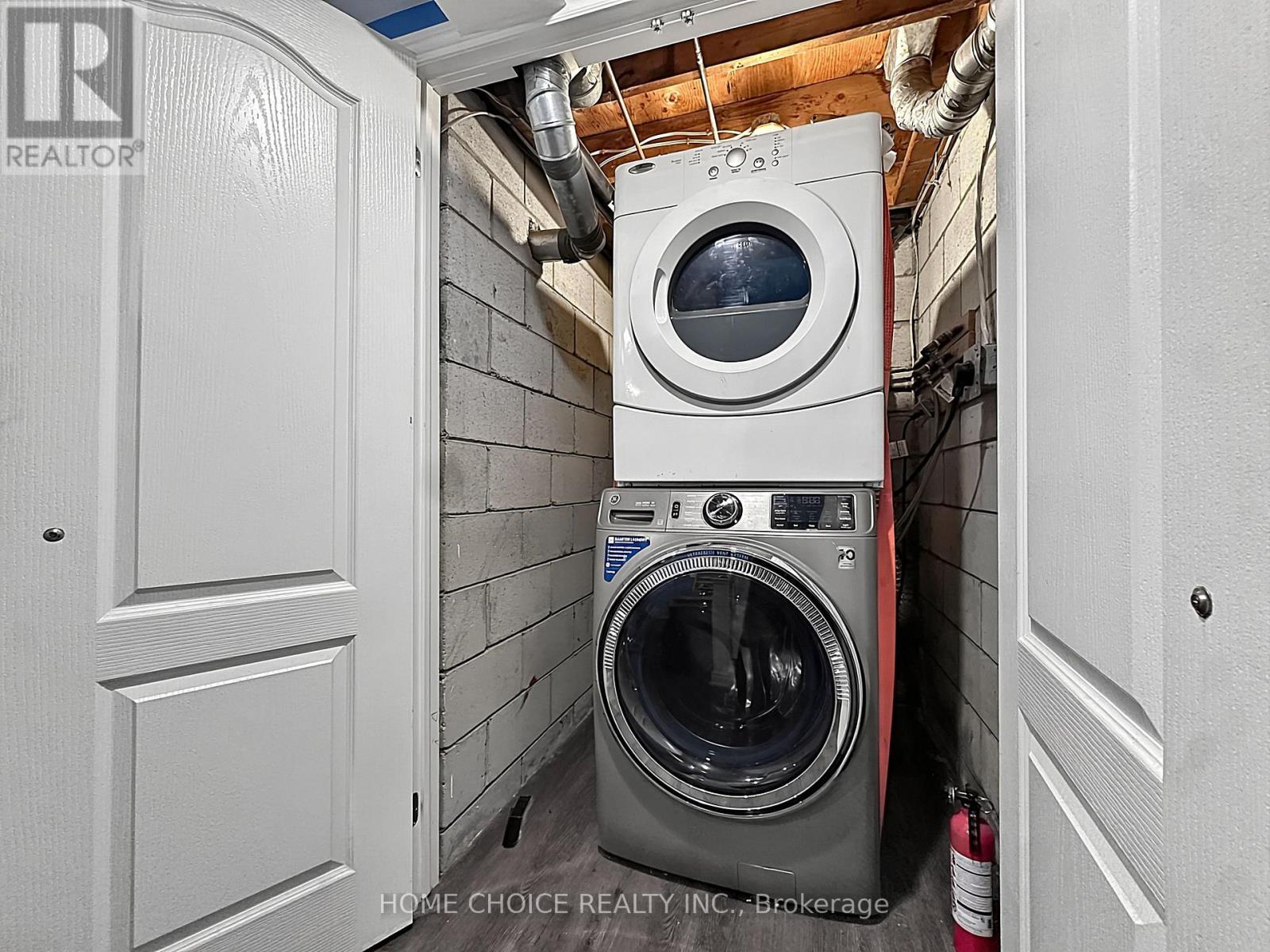 38 Robbinstone Drive, Toronto, ON - Indoor Photo Showing Laundry Room
