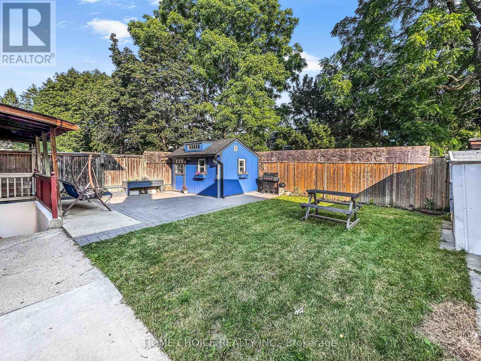 38 Robbinstone Drive, Toronto, ON - Outdoor