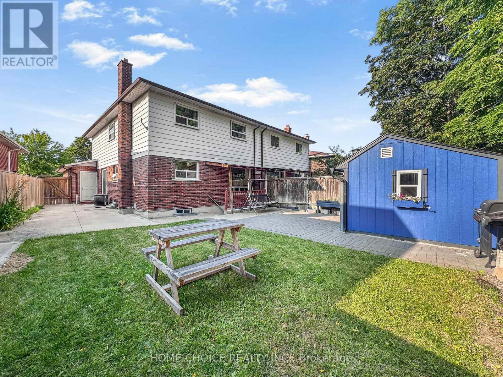 38 Robbinstone Drive, Toronto, ON - Outdoor