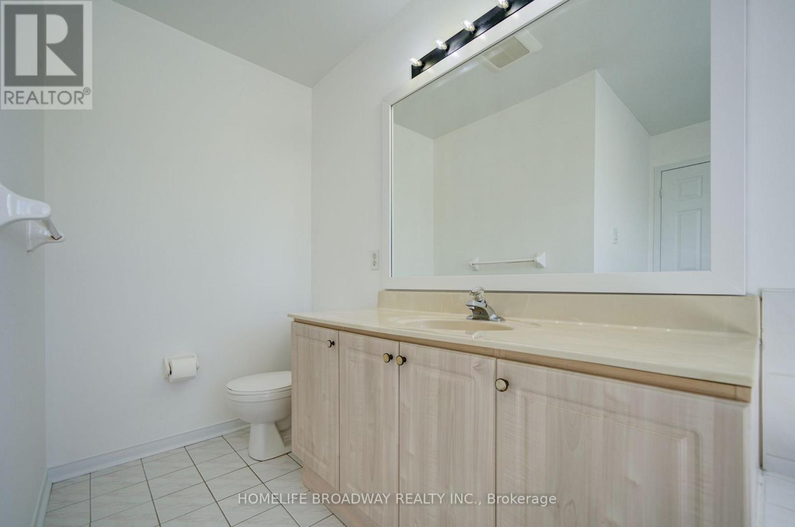 16 Raymond Bartlett Avenue, Markham, ON - Indoor Photo Showing Bathroom