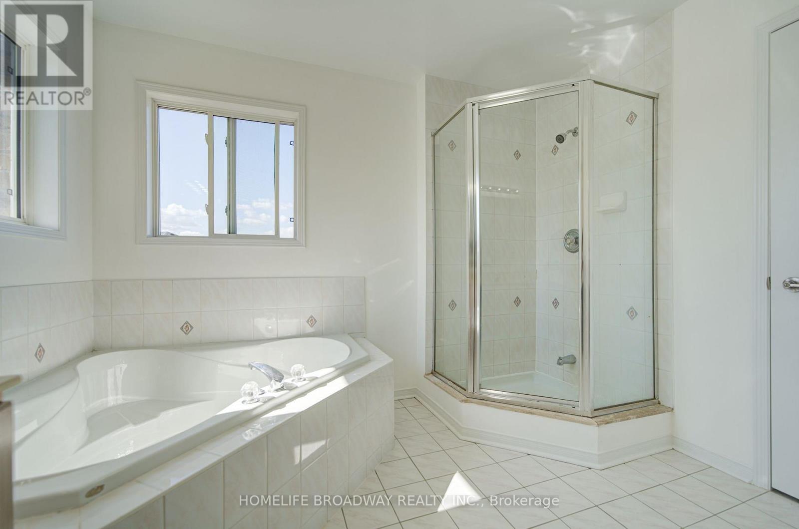 16 Raymond Bartlett Avenue, Markham, ON - Indoor Photo Showing Bathroom