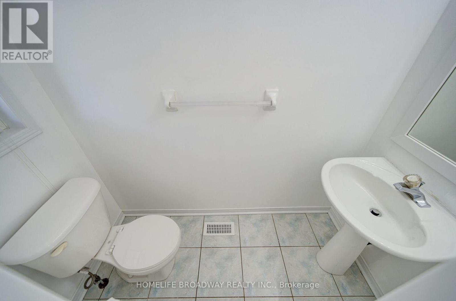 16 Raymond Bartlett Avenue, Markham, ON - Indoor Photo Showing Bathroom