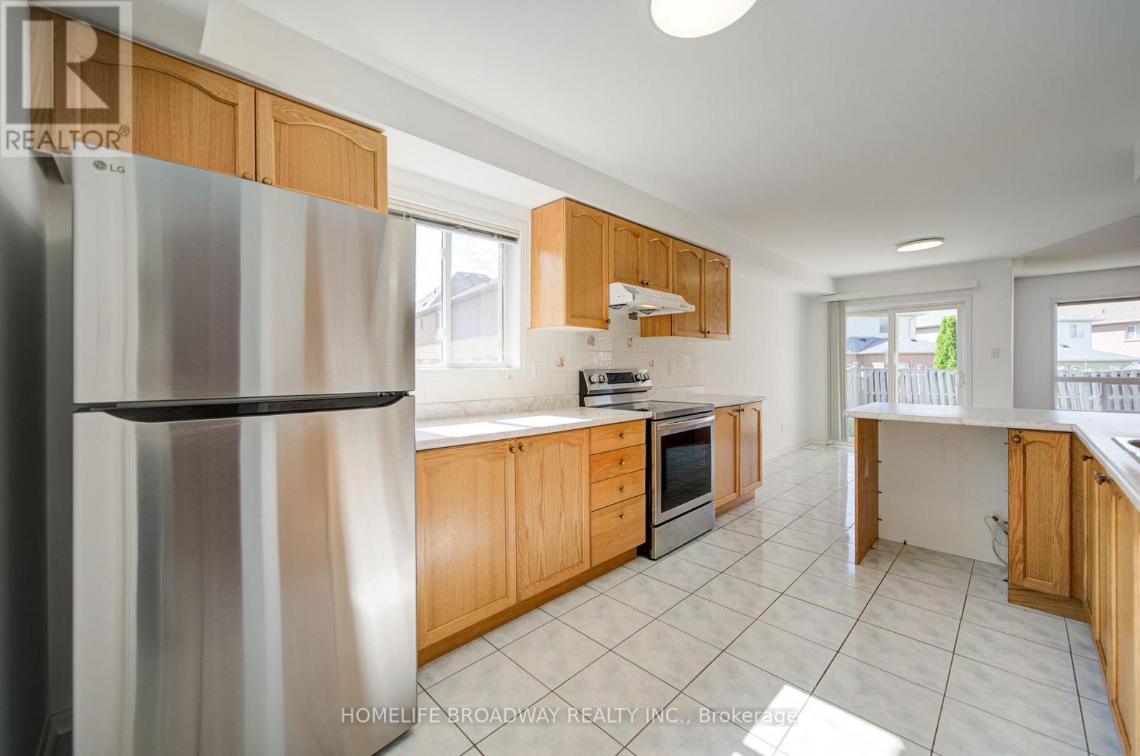 16 Raymond Bartlett Avenue, Markham, ON - Indoor Photo Showing Kitchen
