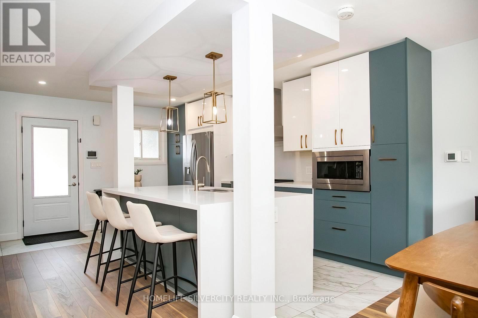 21 Mitchell Avenue, Brampton, ON - Indoor Photo Showing Kitchen