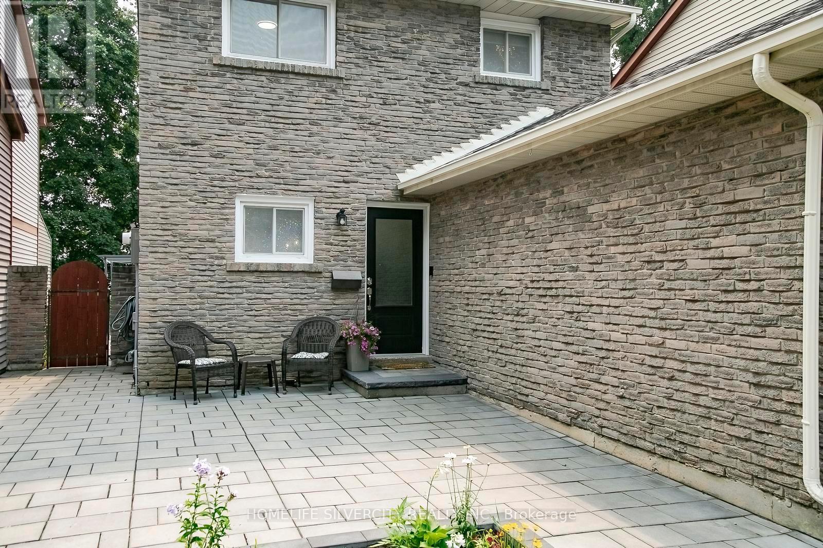 21 Mitchell Avenue, Brampton, ON - Outdoor