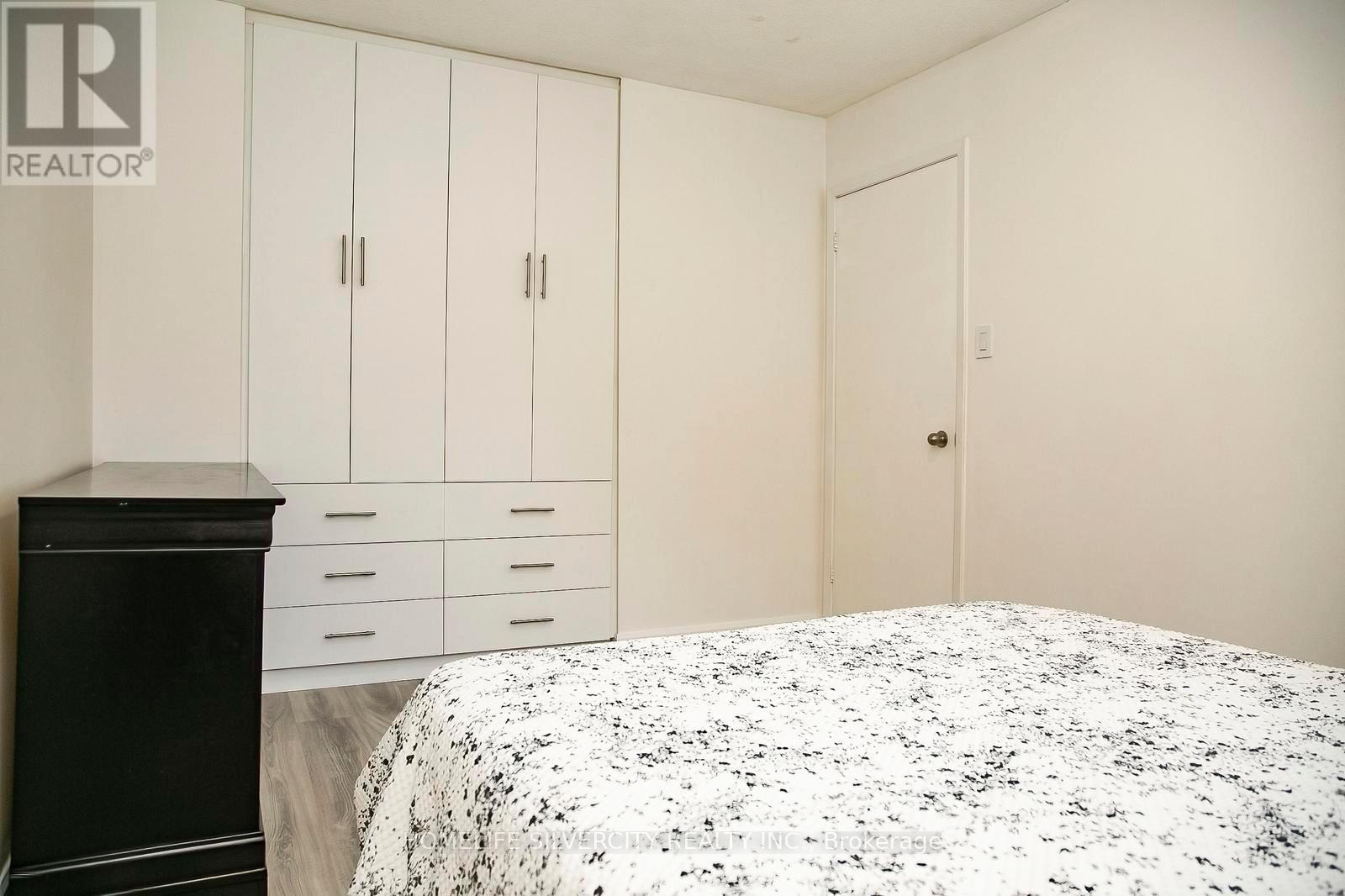 21 Mitchell Avenue, Brampton, ON - Indoor Photo Showing Bedroom