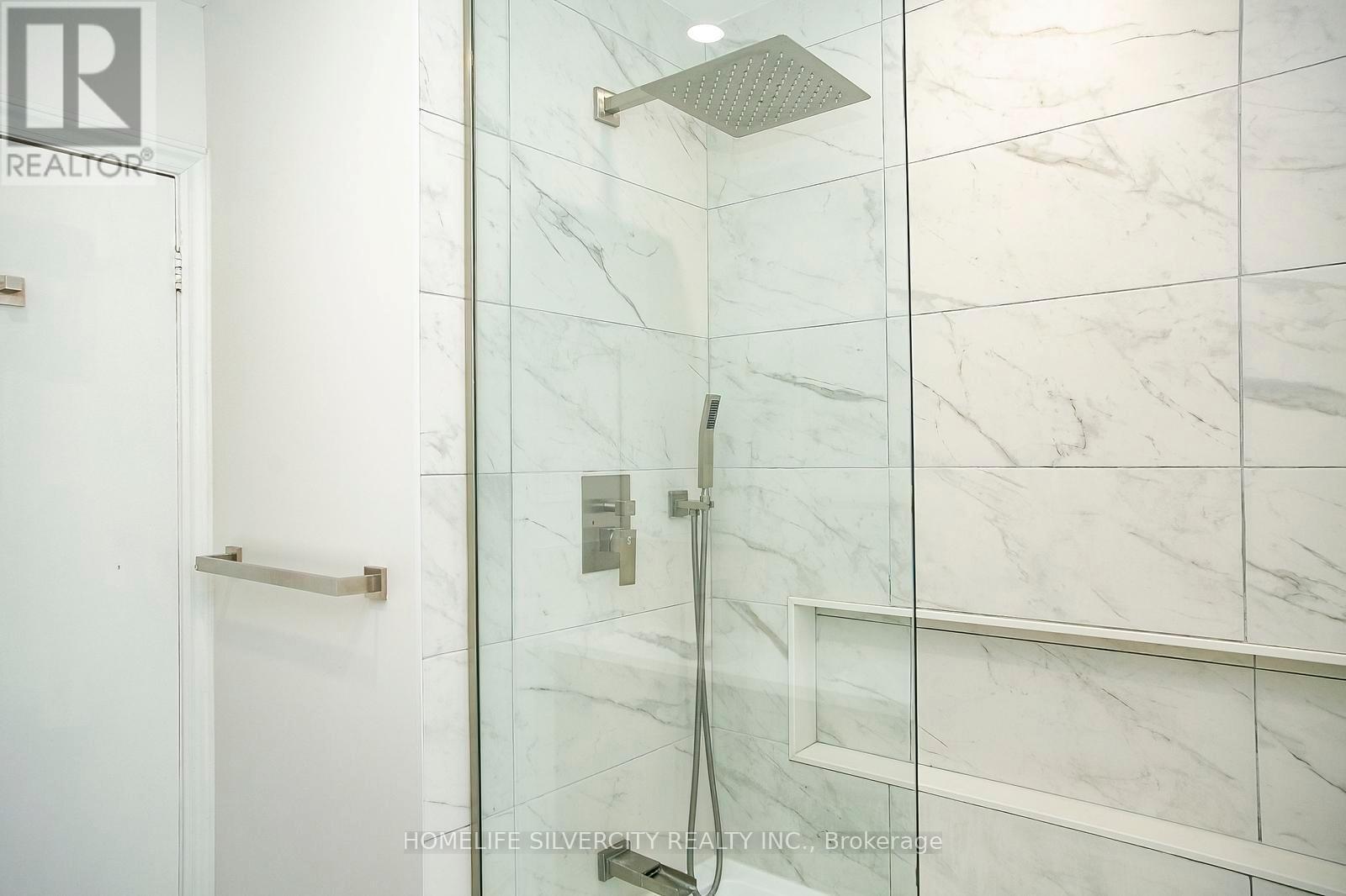 21 Mitchell Avenue, Brampton, ON - Indoor Photo Showing Bathroom