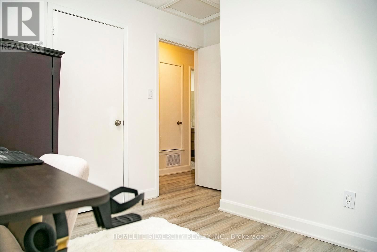 21 Mitchell Avenue, Brampton, ON - Indoor