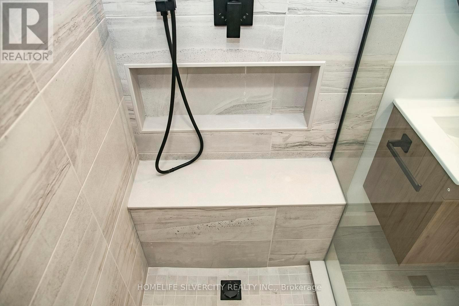 21 Mitchell Avenue, Brampton, ON - Indoor Photo Showing Bathroom