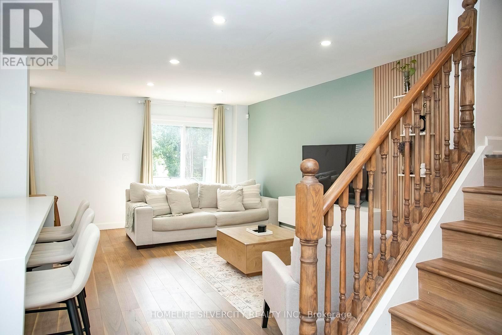 21 Mitchell Avenue, Brampton, ON - Indoor