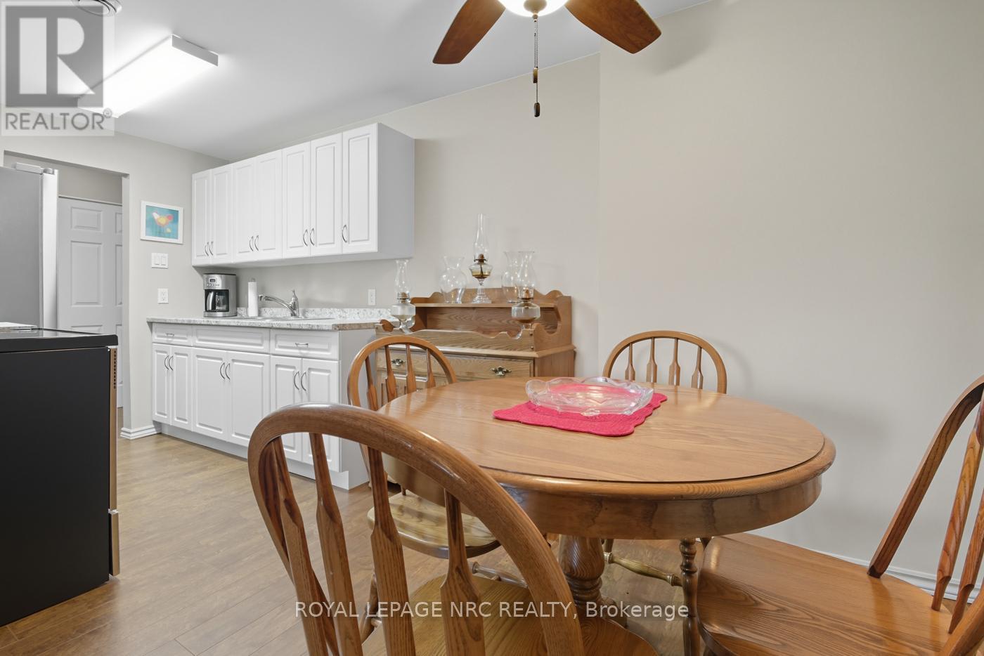 505 - 264 Grantham Avenue, St. Catharines (Carlton/Bunting), ON - Indoor Photo Showing Dining Room