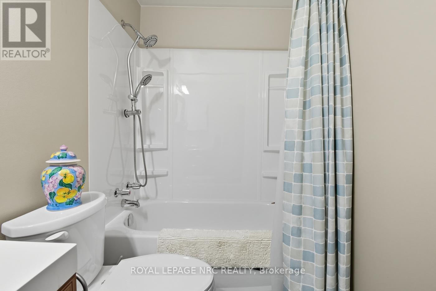 505 - 264 Grantham Avenue, St. Catharines (Carlton/Bunting), ON - Indoor Photo Showing Bathroom