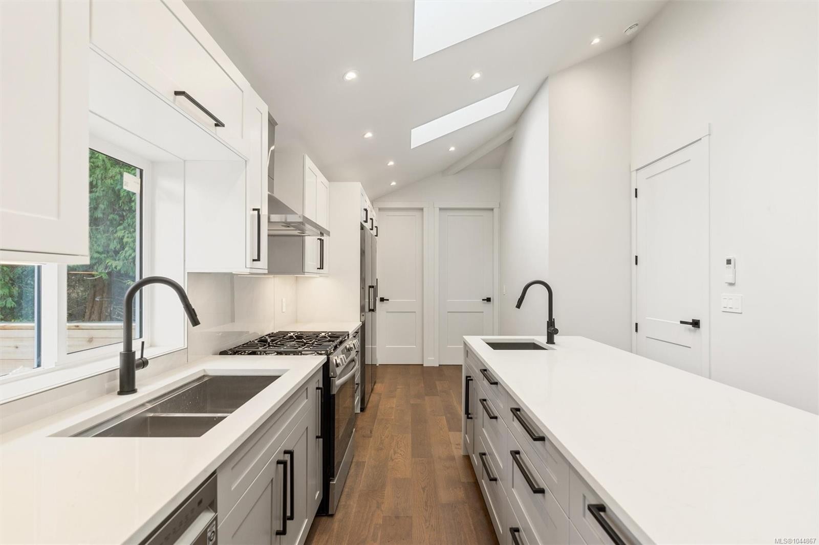 5281 Santa Clara Ave, Saanich, BC