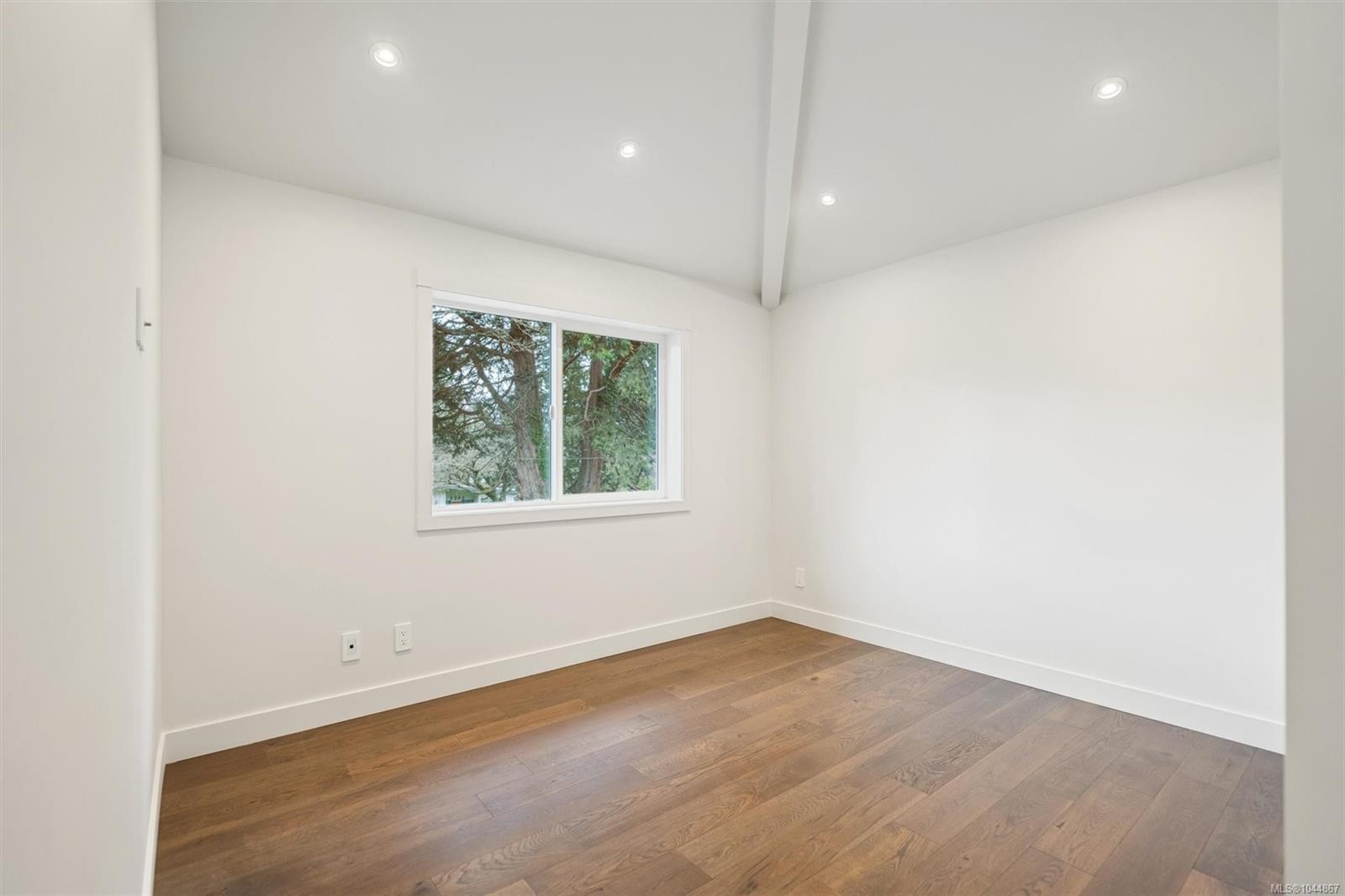 5281 Santa Clara Ave, Saanich, BC